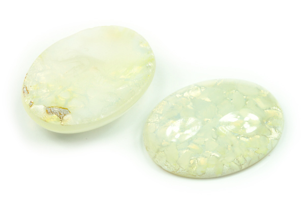 Skleněný kabošon ovál 25x18 mm, 1 ks - opál se stříbrem