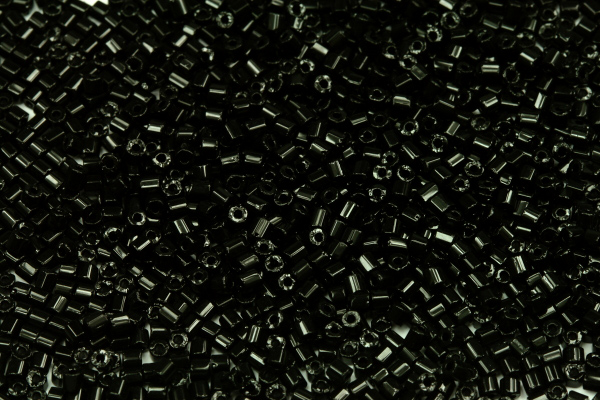 PRECIOSA™ dvoukrátky (2cuts) 11/0 (1,8 - 2,0 mm) RH, bal. 50 g - sytá černá