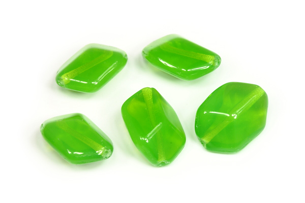 Mačkaný šestistěn 14x10 mm, 12 ks/16 cm - zelený alabastr