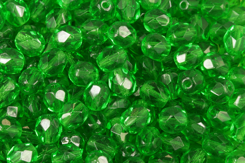 Broušené korálky ohňovky 6 mm, 27 ks/16 cm - transparentní chrysolitově zelená