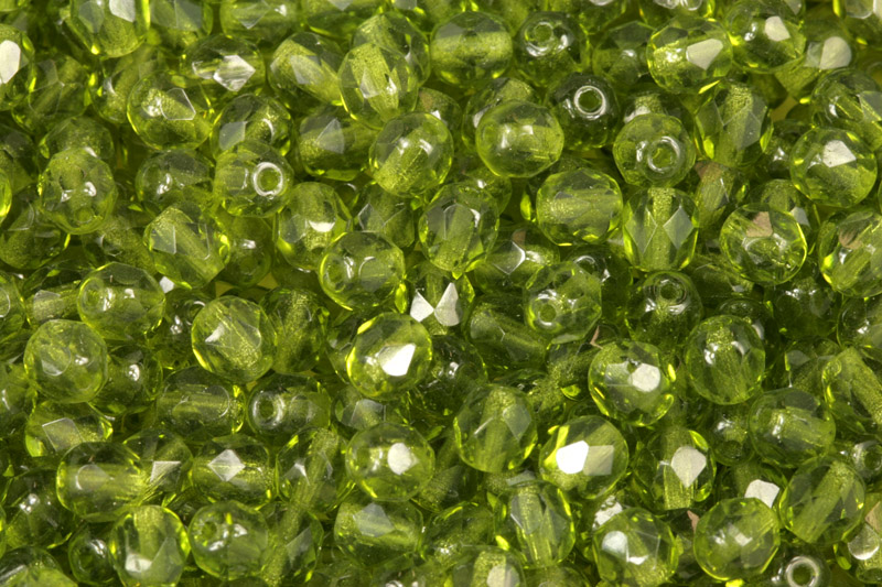Broušené korálky ohňovky 5 mm, 32 ks/16 cm - transparentní olivínově zelená