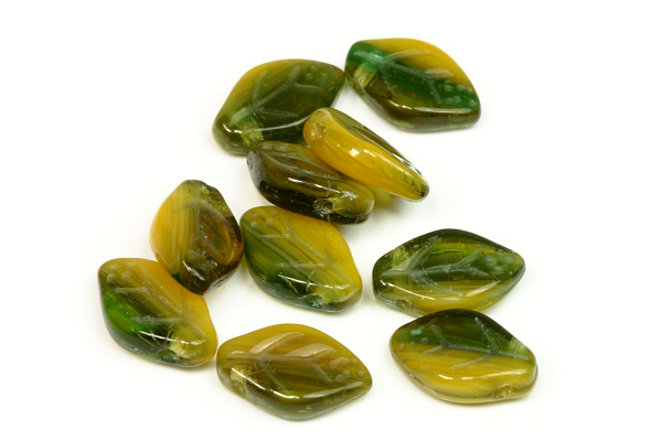 Mačkané korálky lísteček 12x7 mm, 20 ks - žíhaná tmavě žluto-zelená