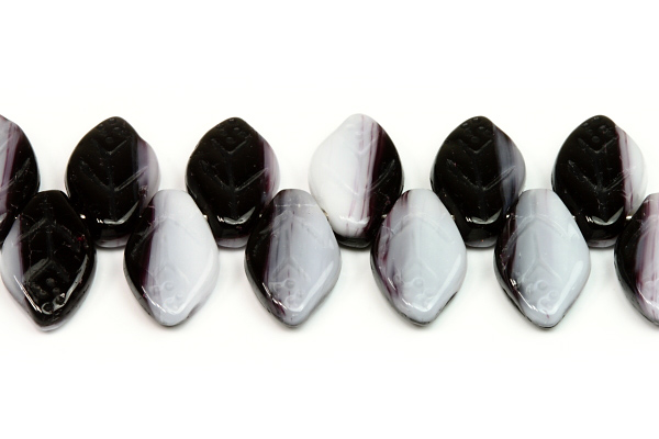 Mačkané korálky lísteček 12x7 mm, 20 ks - žíhaná bílo-černá