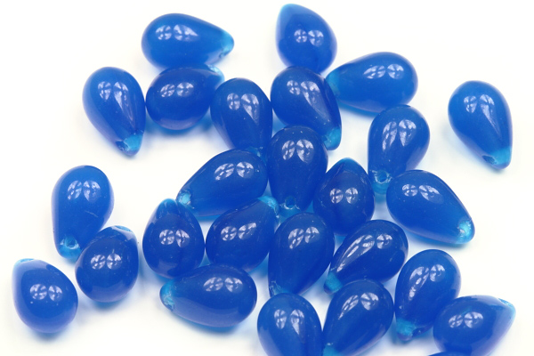 Mačkané korálky slzičky, hrušky, 6x9 mm, příčná dírka, 35 ks - alabastr akvamarín