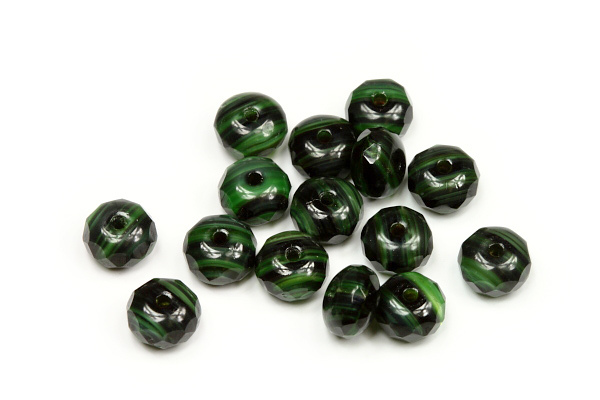 Broušený slavík 4x7 mm, 39 ks/16 cm - zeleno-černé žíhané měsíční sklo