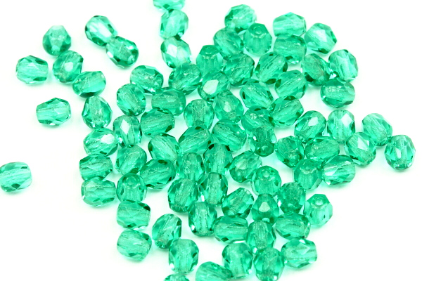 Broušená kulička "ohňovka" 4 mm, 40 ks/16 cm - transparentní smaragdová