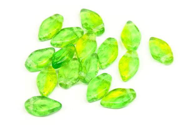 Mačkané korálky lísteček 10x6 mm, 30 ks - žíhaná transp. žluto-zelená