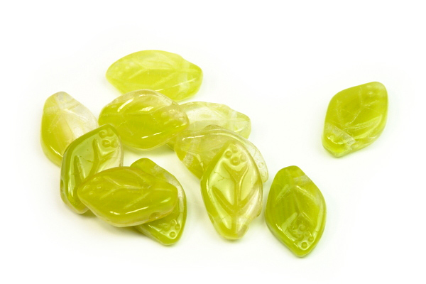 Mačkané korálky lísteček 12x7 mm, 20 ks - žíhaná žlutozelená