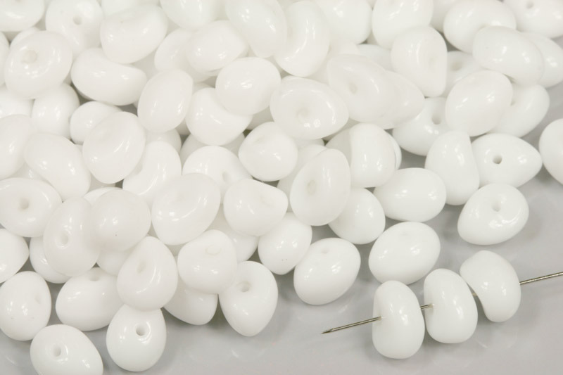 Mačkané korálky valounky Tico beads 5x7 mm, 30 ks - bílá křída