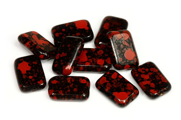 Mačkaná perle smáčená, obdélník 12x8 mm, 14 ks/16 cm - červeno-černá žíhaná