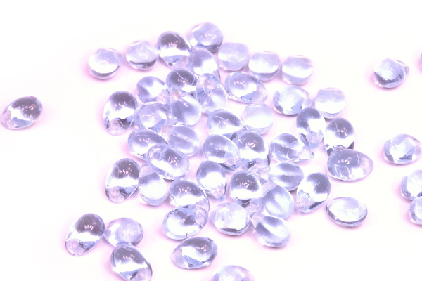 Mačkaná slzička s příčnou dírkou 4x6 mm, 65 ks - transparentní alexandrit