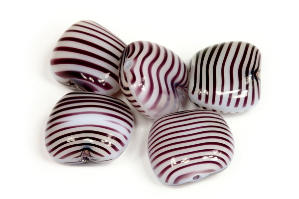 Mačkaný polštářek 13x15 mm, 10 ks - černo-bílá proužkovaná
