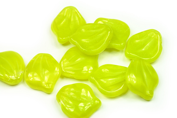 Mačkané korálky lísteček 12x15 mm, 10 ks - žlutozelené hedvábí