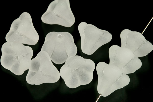 Mačkané korálky kytička zvoneček 13x11 mm, 5 ks - matný krystal