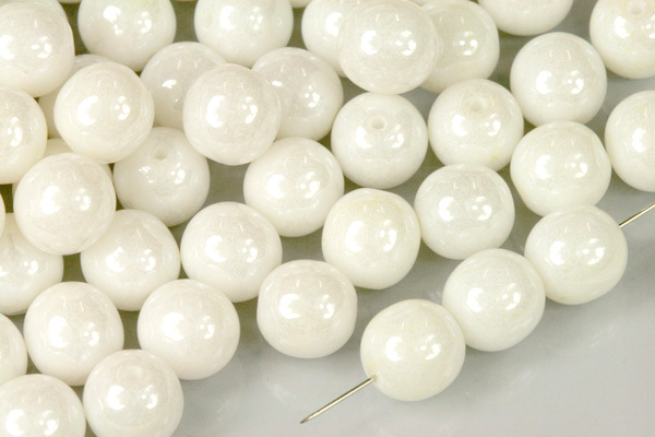 Mačkané korálky kuličky 8 mm, 20 ks/16 cm - bílý alabastr s listrem