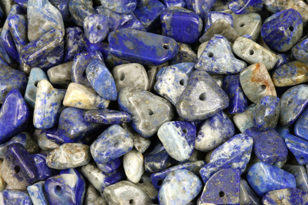 Minerální korálky - vrtané zlomky, bal. 5 g - lapis lazuli