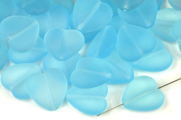 Mačkané korálky srdce 15x16 mm, 5 ks - transparentní tyrkysově modrá, matná