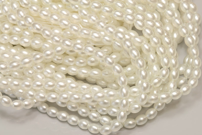 Voskované korálky olivy 4x3 mm, 1 šňůra/120 ks - bílá