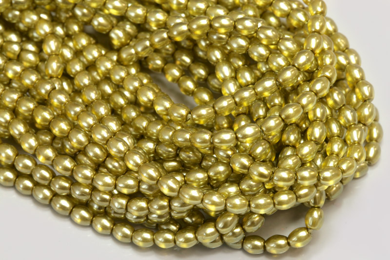 Voskované korálky olivy 4x3 mm, 1 šňůra/120 ks - světle khaki zelená, semitransparent