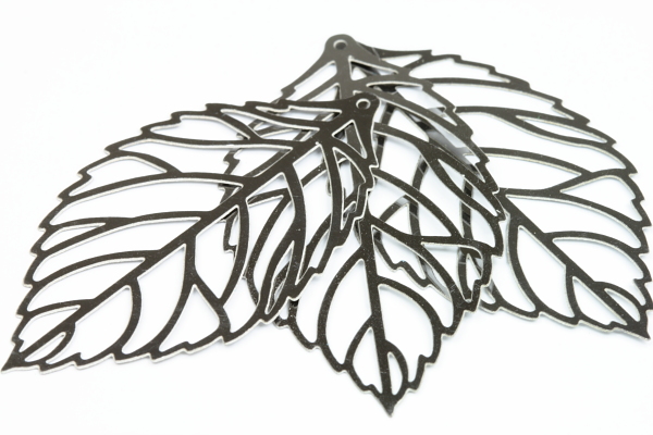 Kovový plátkový list 45x25 mm, barva platina, 1 ks