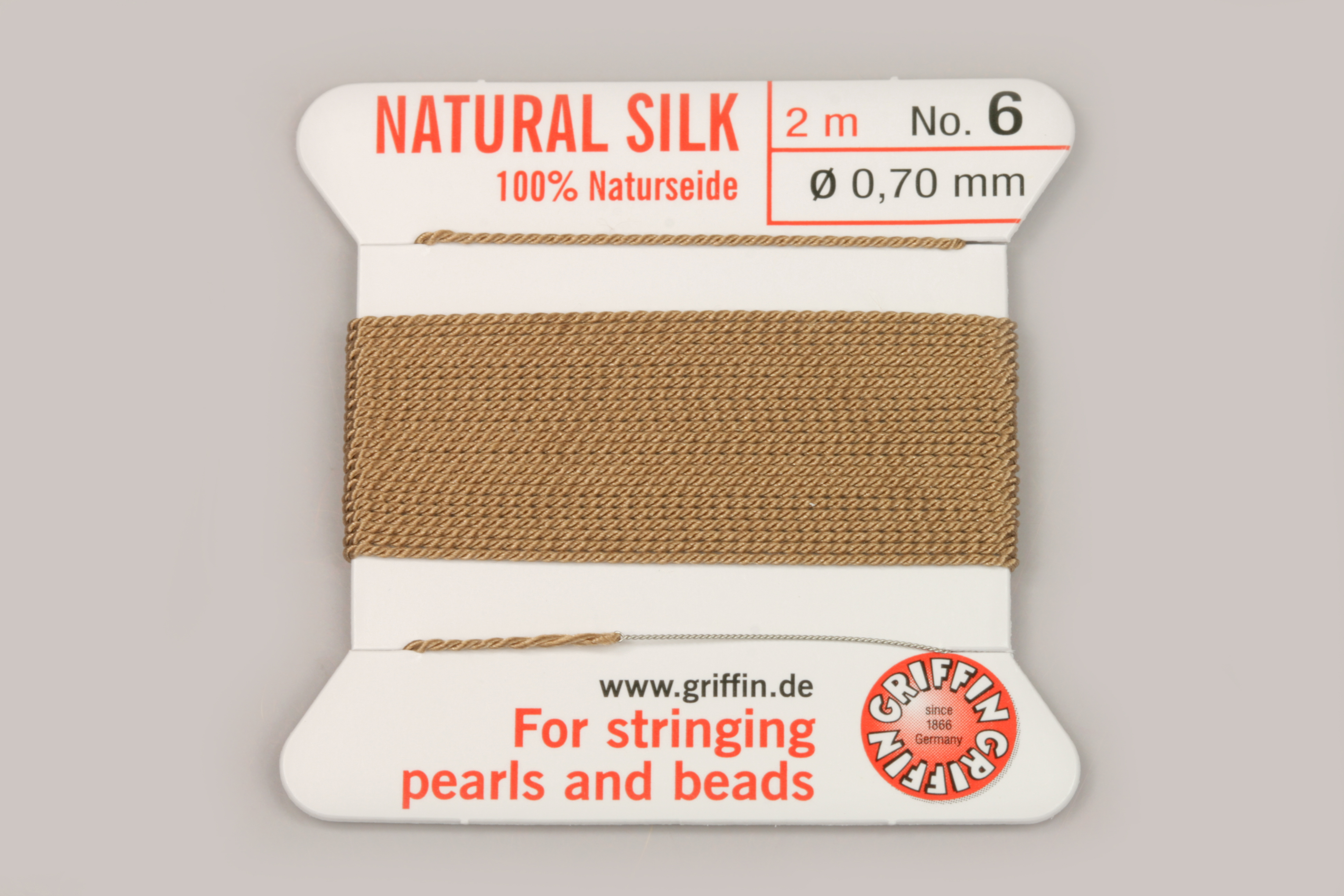 Natural Silk (Griffin) - stáčená hedvábná šňůra s jehlou, No. 6 (0,7 mm), 2 m - béžová