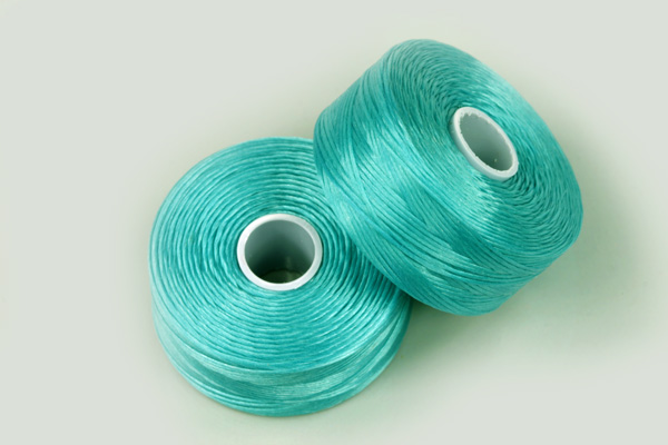 Superlon (S-lon) nit D (0,11 mm), cívka 71 m, tyrkysově modrá (turquoise blue)
