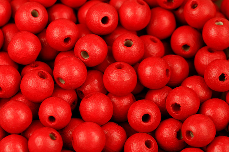Dřevěné korálky lakované, kulička 8 mm, 30 ks - červená (výroba ČR)