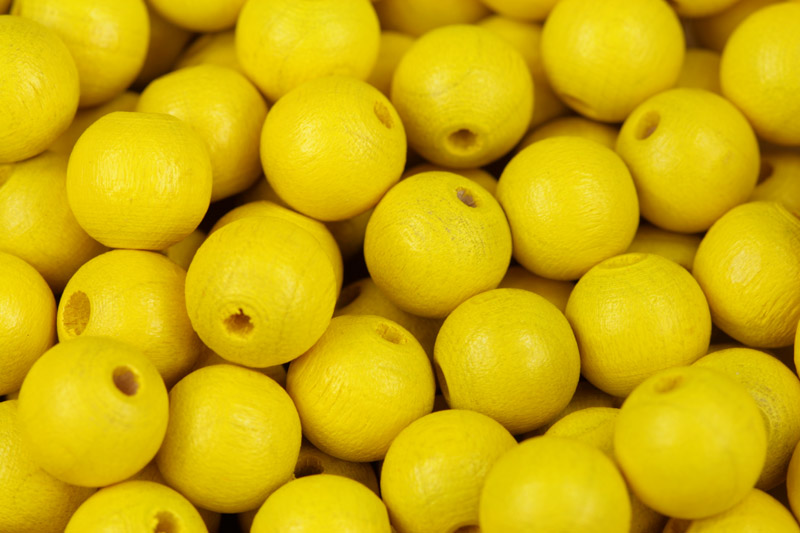 Dřevěné korálky lakované, kulička 10 mm, 20 ks - žlutá (výroba ČR)