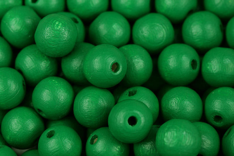 Dřevěné korálky lakované, kulička 10 mm, 20 ks - tmavě zelená (výroba ČR)