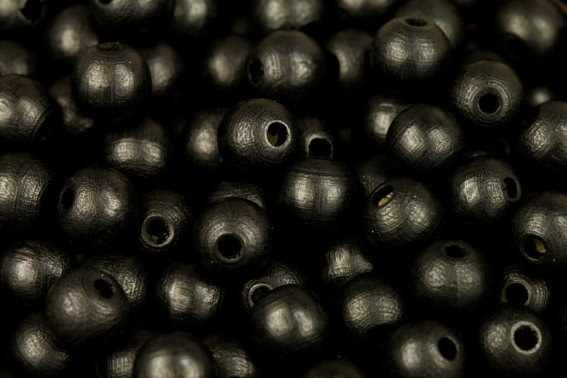 Dřevěné korálky lakované, kulička 8 mm, 30 ks - černá (výroba ČR)