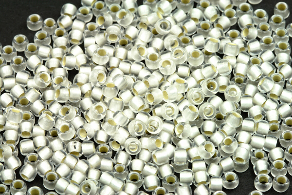 TOHO Round 8/0 Silver-Lined Frosted Crystal, 10 g (TR-08-21F)