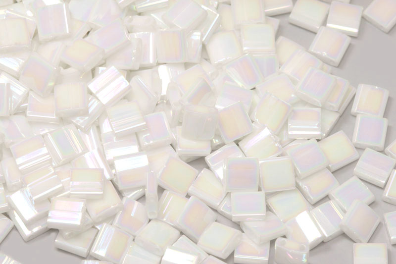 Dvoudírkové korálky Miyuki Tila 5x5 mm, White Pearl AB (TL471), 5 g