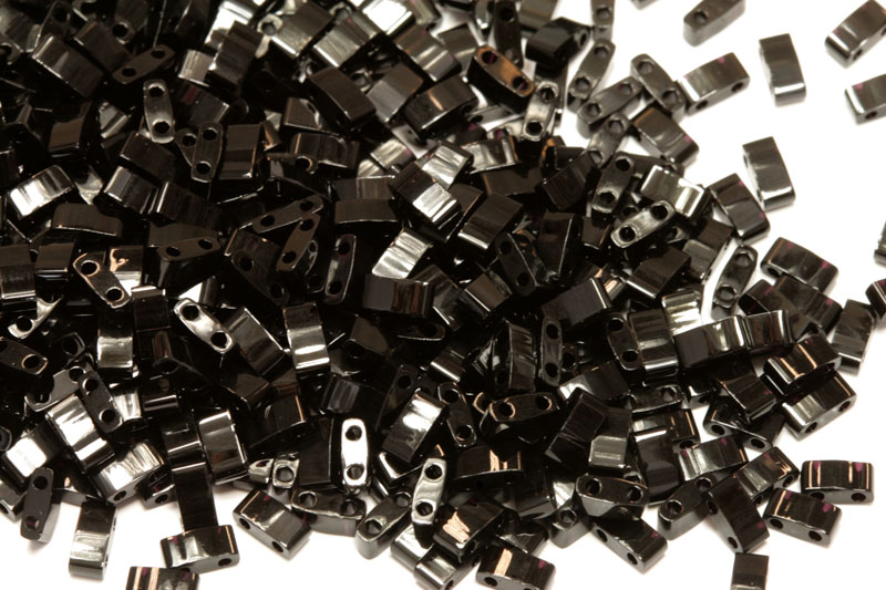 Dvoudírkové korálky Miyuki Half Tila 2,3x5 mm, Black (TLH401), 3 g