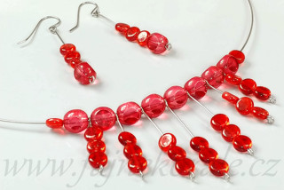 Mačkaná perle smáčená, penízek 6 mm, 30 ks/18 cm - transparentní červená
