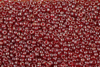 PRECIOSA rokajl 8/0 (2,8 - 3,2 mm) RH, bal. 50 g - transp. rubínově červená s listrem