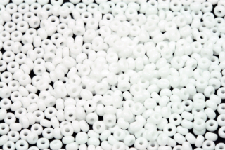 PRECIOSA rokajl 8/0 (2,8 - 3,2 mm) RH, bal. 50 g - sytá bílá křída