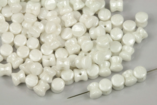 Preciosa Pellet™ 4x6 mm, 30 ks - alabastr s listrem