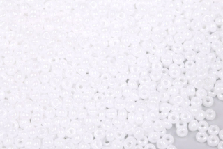 PRECIOSA rokajl 8/0 (2,8 - 3,2 mm) RH, bal. 50 g - sytá bílá křída s listrem, sfinx