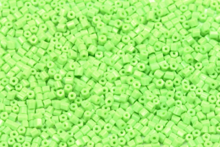 PRECIOSA dvoukrátky (2cuts) 11/0 (1,8-2,0 mm) RH, bal. 50 g - sytá svěží zelená