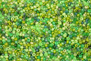 PRECIOSA rikajl MIX 10/0 (2,2 - 2,4 mm), bal. 50 g - svěží zelený mix