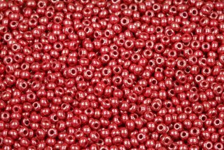 PRECIOSA rokajl 8/0 (2,8 - 3,2 mm) RH, bal. 50 g - sytá červená s listrem, sfinx