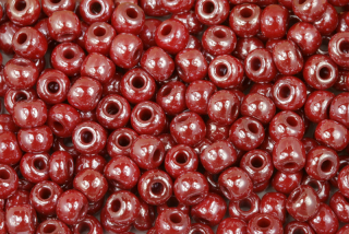 PRECIOSA rokajl 3/0 (5,3 - 5,8 mm) RH, bal. 50 g - sytá tmavší červená s listrem, sfinx