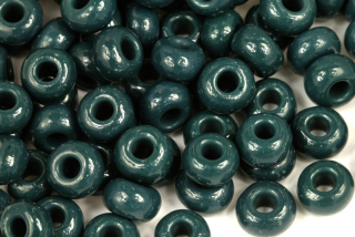 PRECIOSA rokajl 34/0 (8,3 - 8,8 mm) RH, bal. 50 g - sytá tmavě zelená