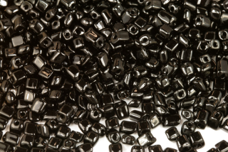 PRECIOSA Oblongs Bevelled-RH, šikmý obdélník 3,5 mm, bal. 50 g - sytá černá