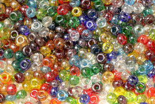 PRECIOSA rokajl MIX 6/0 (3,7 - 4,3 mm), bal. 50 g - mix transp. barev s listrem, sfinx