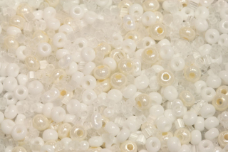 PRECIOSA rokajl 6/0, 7/0 + dvoukrátky MIX, bal. 50 g - krémovo-bílý mix