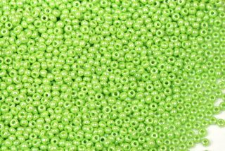 PRECIOSA rokajl 11/0 (2,0 - 2,2 mm) RH, bal. 50 g - sytá světlá zelená s listrem, sfinx
