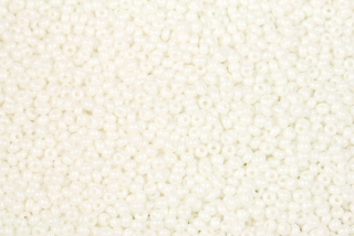 PRECIOSA rokajl 11/0 (2,0 - 2,2 mm) RH, bal. 50 g - bílá perleť na křídě, listr