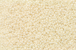PRECIOSA rokajl 10/0 (2,2 - 2,4 mm) RH, bal. 50 g - světlá perlová, krémová, listr shell