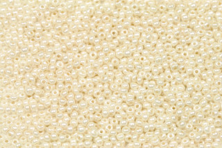 PRECIOSA rokajl 10/0 (2,2 - 2,4 mm) RH, bal. 50 g - světlá perlová, krémová, listr shell